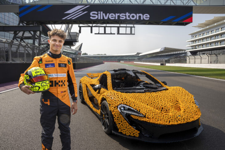 Lando Norris conduz McLaren P1™ em LEGO®